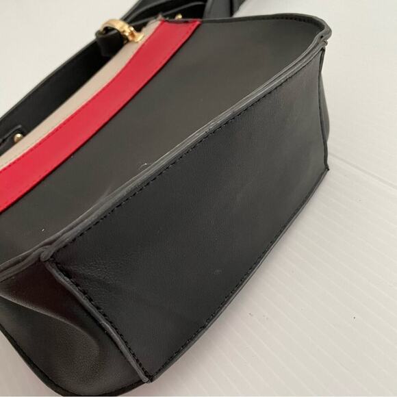 Carpisa crossbody bag purse black red and tan - Picture 8 of 8